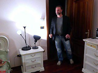 Mi Fa Una Sega Ma Poi Mi Fa Leccare i Piedi Per Non Dirlo a Mia Moglie Dialoghi Italiano Femdom